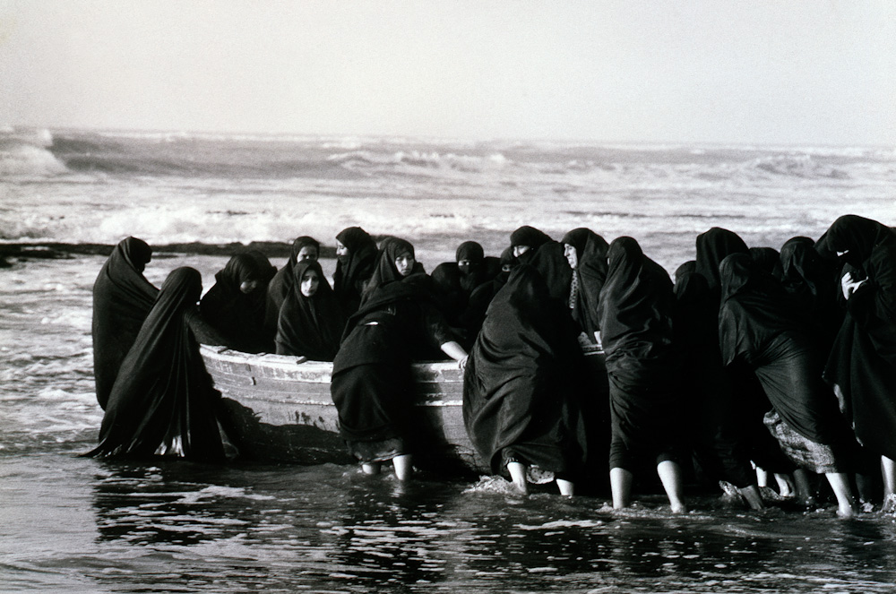 Shirin Neshat, Rapture, 1999