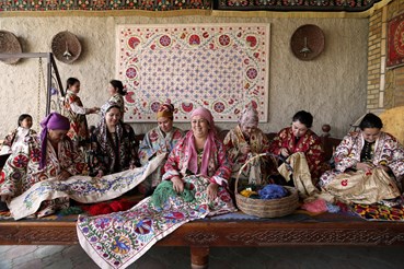 , Fatimah Hosseini, Unveiling the Hands of Heritage, 2024, 74064