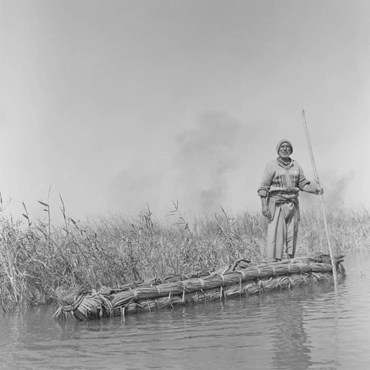 Photography, Sasan Moayyedi, The Old Man and the Totan of Hamon Lake, 1981, 69988