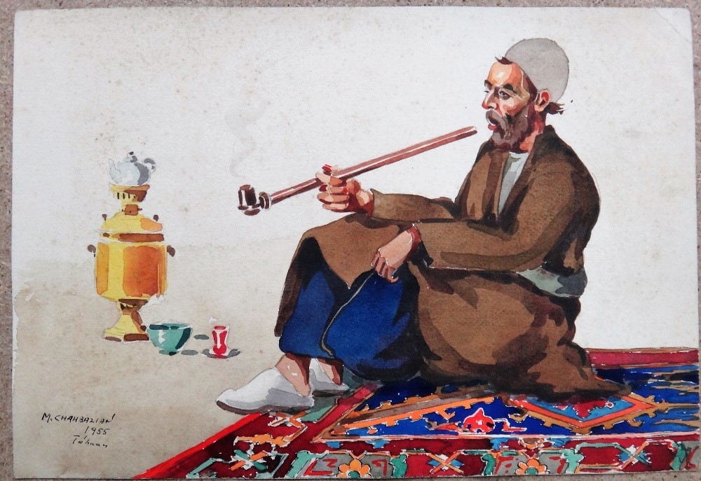 میکائیل شهبازیان، یک مرد ایرانی نشسته بر یک فرش در حال چپق کشیدن