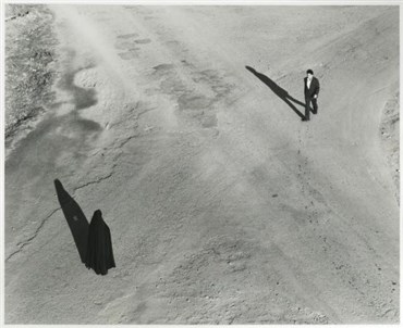 Photography, Shirin Neshat, Couple at Intersection, 2000, 5919