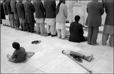 Photography, Abbas Attar (Abbas), Afghanistan. Kabul. Pol-e-Keshti Mosque, 1992, 25835