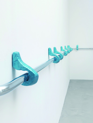 Nairy Baghramian, Von der Stange (Handlauf), 2014