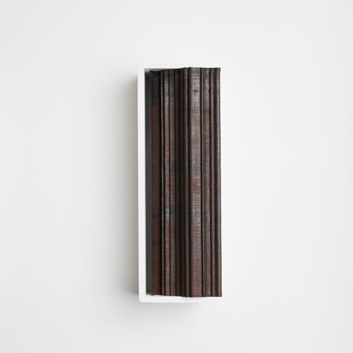 میان تزئین و ساختار