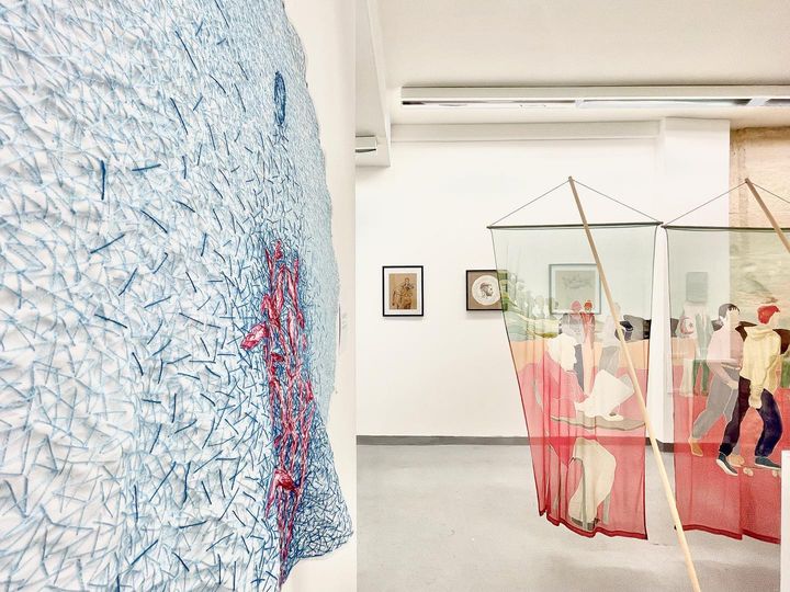 Les Souvenirs D'une Fleur Endormie Sur La Soie, installation view