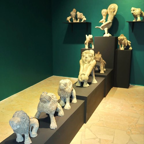 Paper mythologies in Grey Gardens