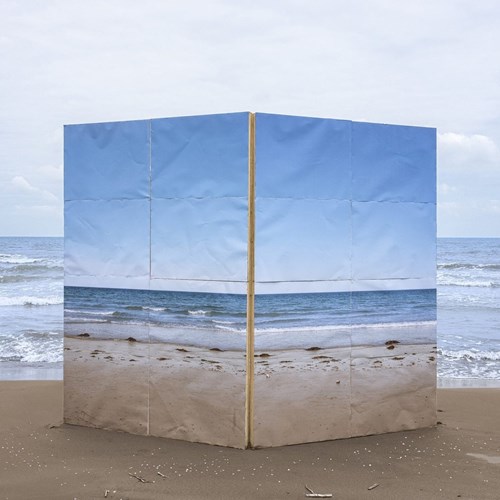 ریشه‌کن‌شده · زمین/ها · چشم‌انداز دگرگون‌شده